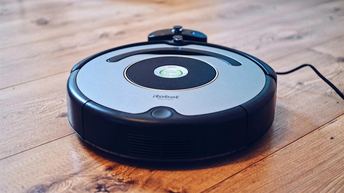Robot Vacuum Buying Guide 2025: Everything You Need to Know Before You Buy editorial image